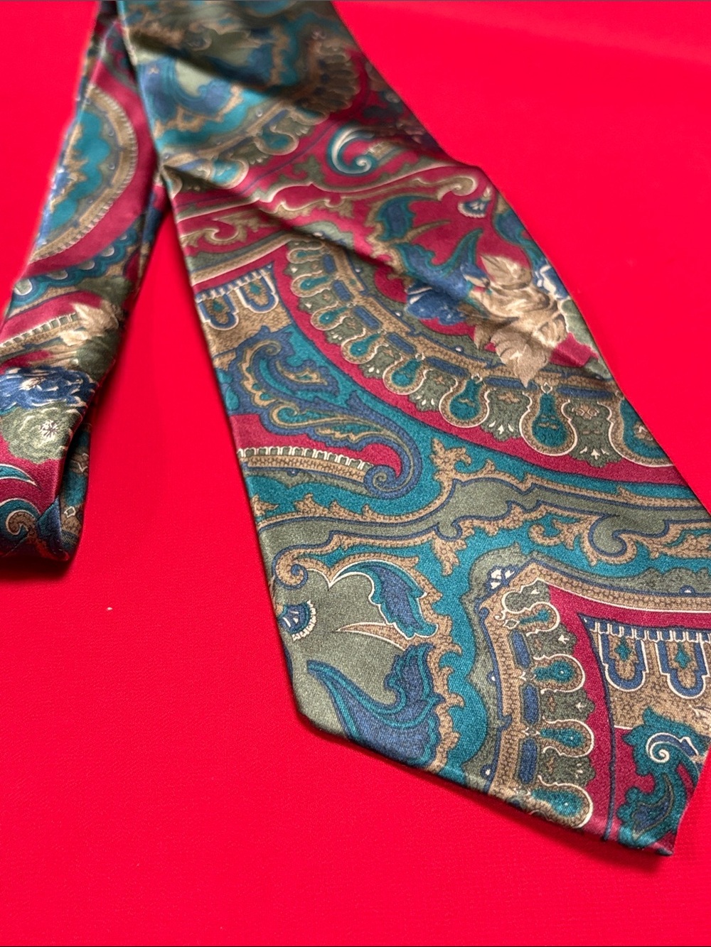 Bill Blass vintage paisley tie.